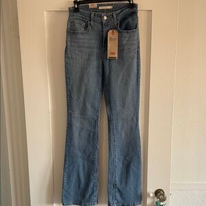 NWT Levi's Women's Light Blue Flare Jeans. 724 High rise bootcut